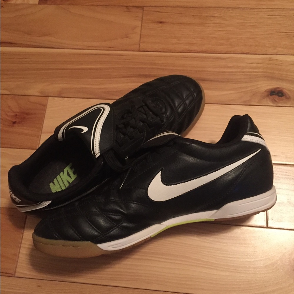 Nike tempo sneaker